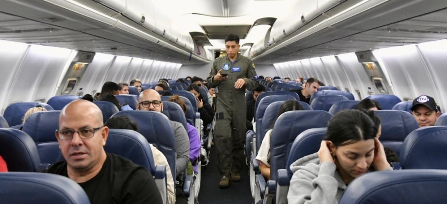 Regresa al país el último vuelo humanitario con connacionales repatriados desde Israel. Foto: UNGRD