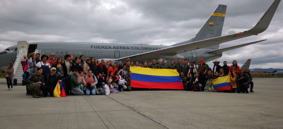¡Bienvenidos a Casa! Llegó a Bogotá el segundo vuelo humanitario procedente de Israel
