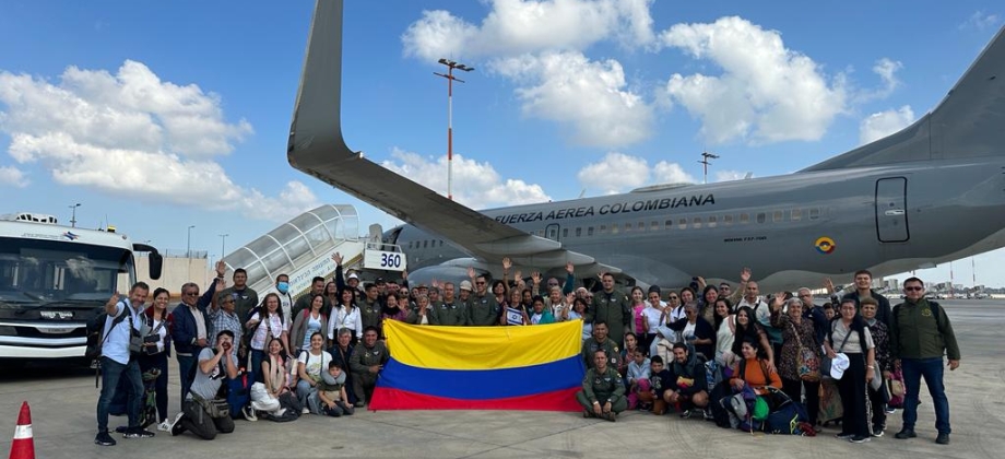 Despegó, con 110 connacionales a bordo, el primer vuelo humanitario desde Tel Aviv